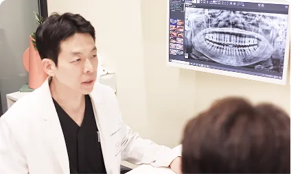 이시영 원장이 상담을 진행하는 모습